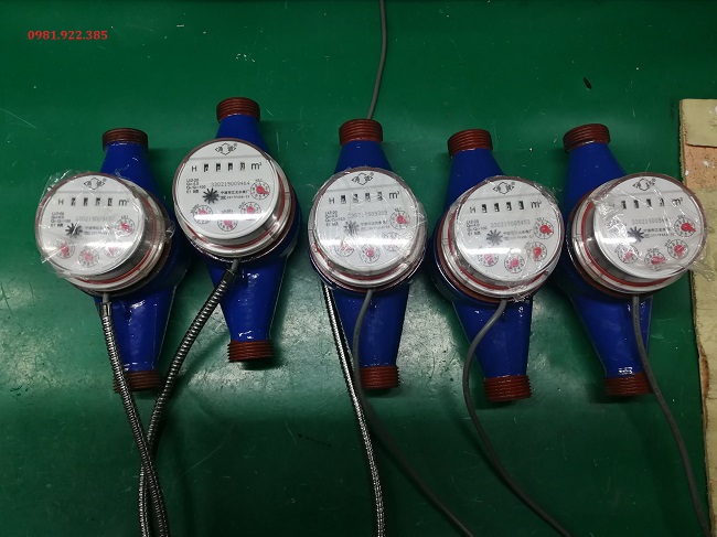 Đồng hồ đo nước dây xung nối ren