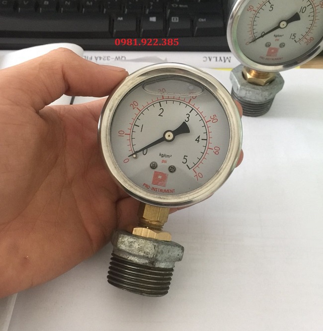 Đồng hồ đo áp suất mặt dầu 63mm