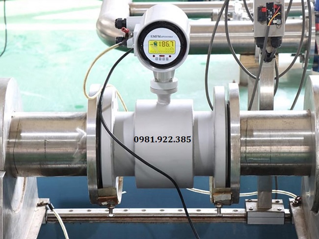 Đồng hồ đo nước điện tử lắp đặt tại KCN Tân Uyên - Bình Dương